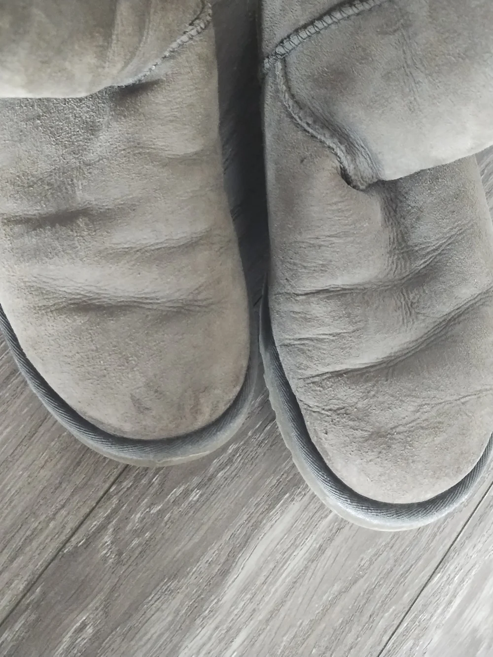 UGG Classic Short Shearling Boots in Gray Taupe Size 9